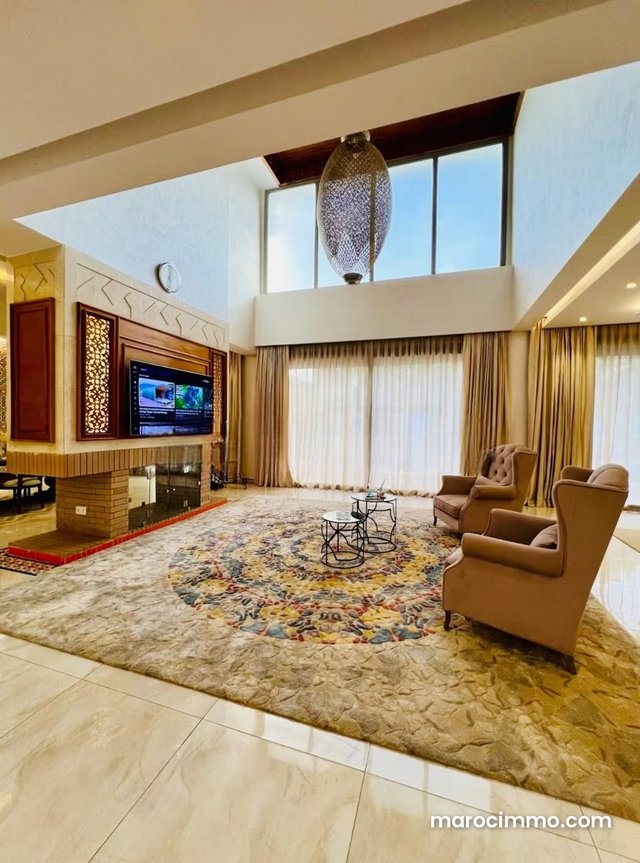 Villa Neuve et Prestigieuse à Louer à SOUISSI — 4