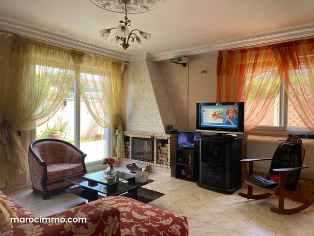 Luxury Villa with Pool and Sea View in Al Yassmine — 3