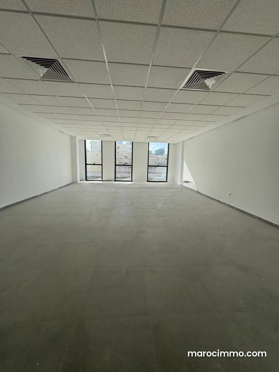 New Prime Office for Sale, 1091 sqm Available Immediately