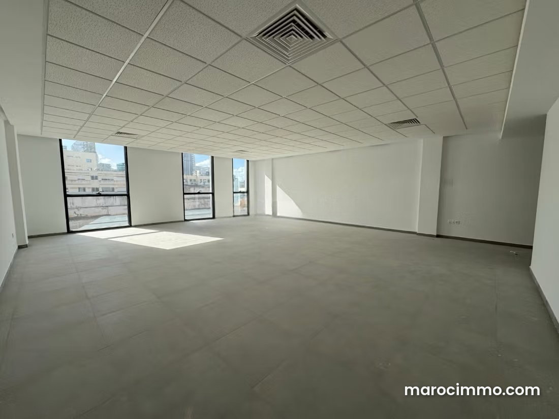 Bureau 2156 m² Casablanca Finance City, 28 parkings titrés — Casablanca
