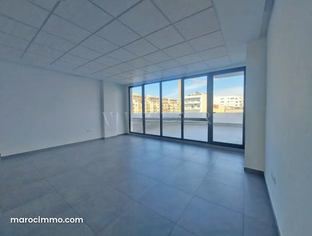 New 143m2 office space for rent in Casablanca, 5 minutes walk from CFC — 2