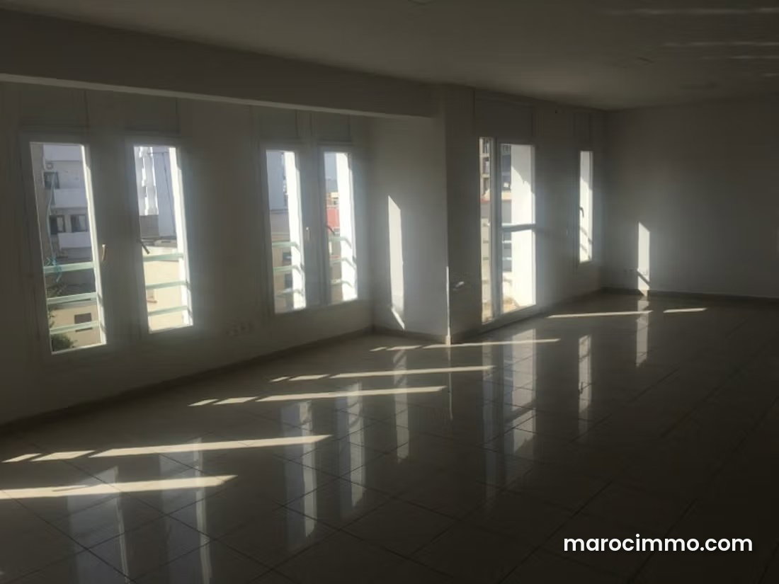 Bureau 93 m² avec terrasse à louer à Hermitage Casablanca — Casablanca