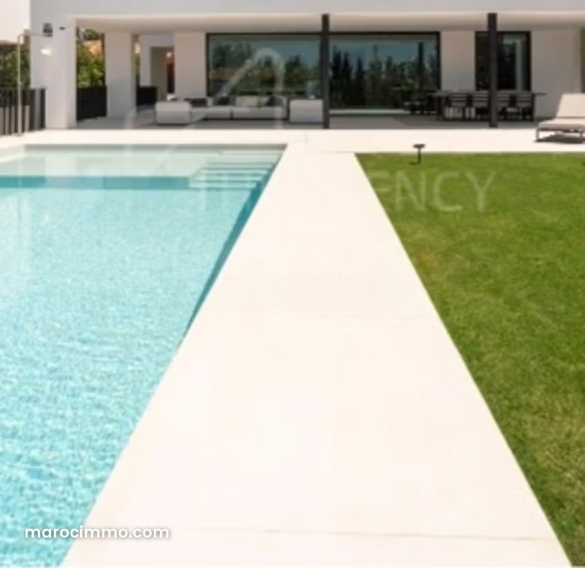 Villa 2100 m² avec piscine et vue mer, Souissi, Rabat — Rabat