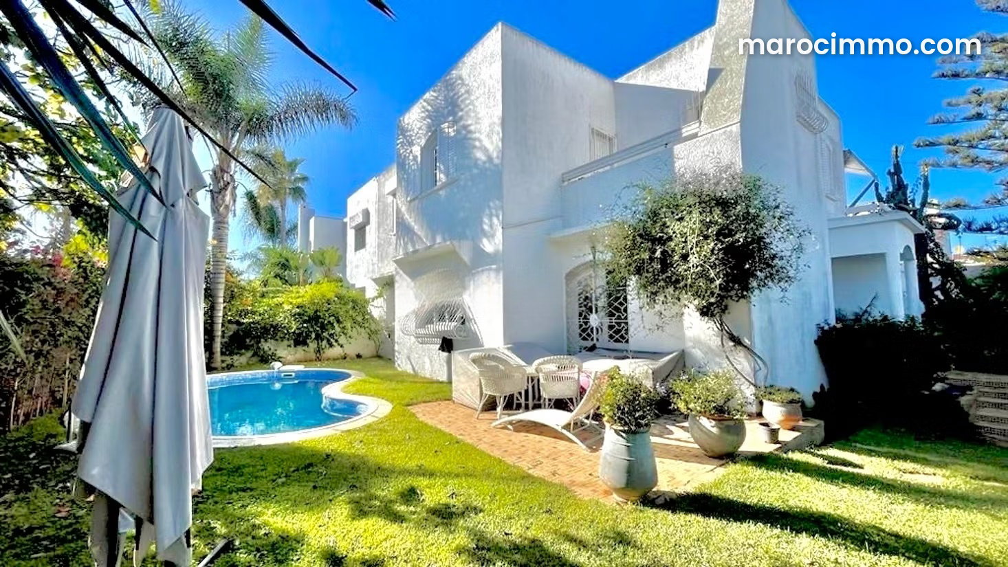 600 sqm House with Pool and Garden in Aïn Diab, Casablanca — Casablanca