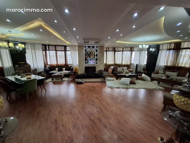 Luxury Modern Apartment in City Center — 2