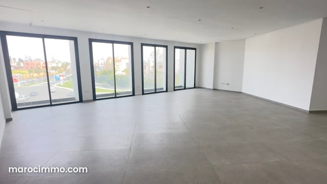 Bureau à louer à oasis. Surface de 85 m². Porte blindée, sécurité — 2
