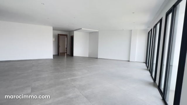 Bureau à louer à oasis. Surface de 85 m². Porte blindée, sécurité — Casablanca