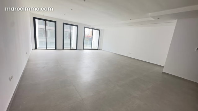 Bureau à louer à oasis. Surface de 85 m². Porte blindée, sécurité — 5