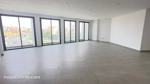 Bureau à louer à oasis. Surface de 85 m². Porte blindée, sécurité — 4