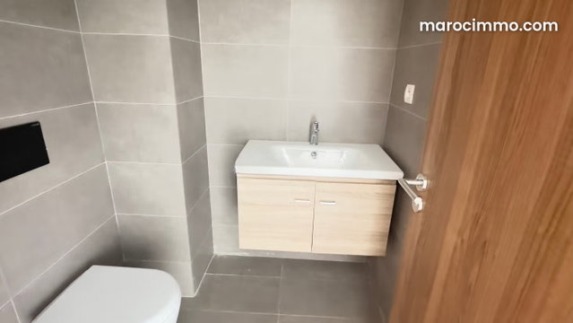 Bureau à louer à oasis. Surface de 85 m². Porte blindée, sécurité — 3
