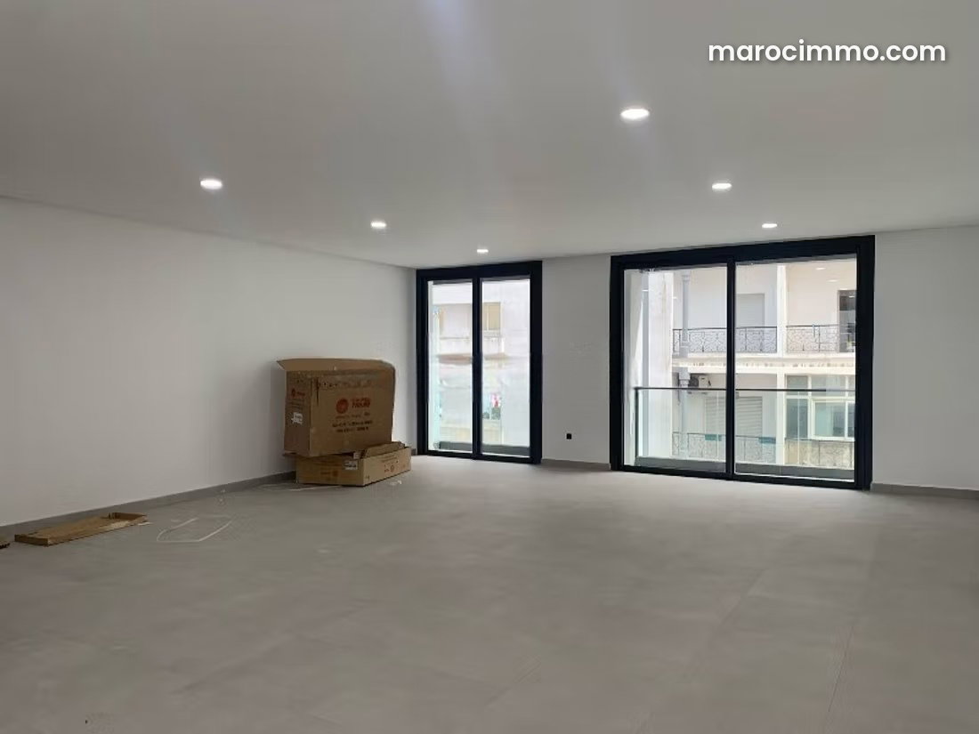73 m² Office with Garage and Air Conditioning in Maarif, Casablanca — Casablanca