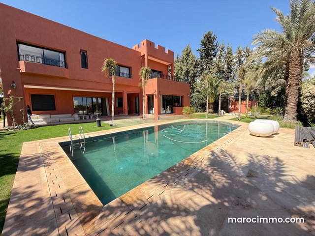 Villa de Luxe Rénovée à Vendre – Golf Amelkis Marrakech, 6 Suites, Spa et Piscine Chauffée — 2