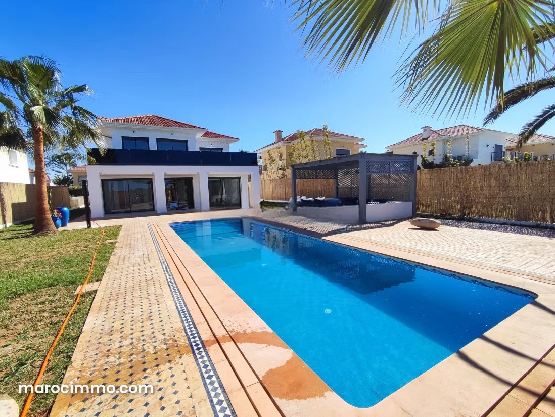 Villa 250 m² avec piscine et grand jardin à Saidia — Saidia