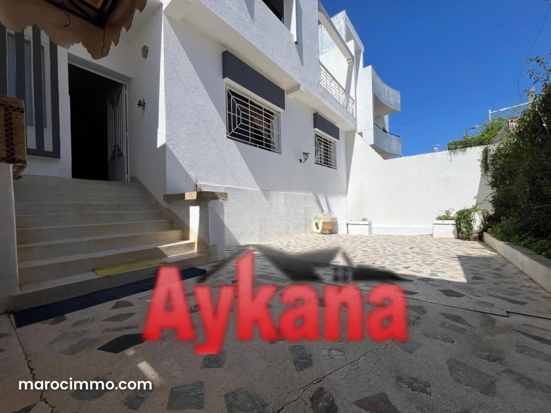 300 m² Villa with 5 Bedrooms for Sale in Hay Nahda, Rabat — Rabat