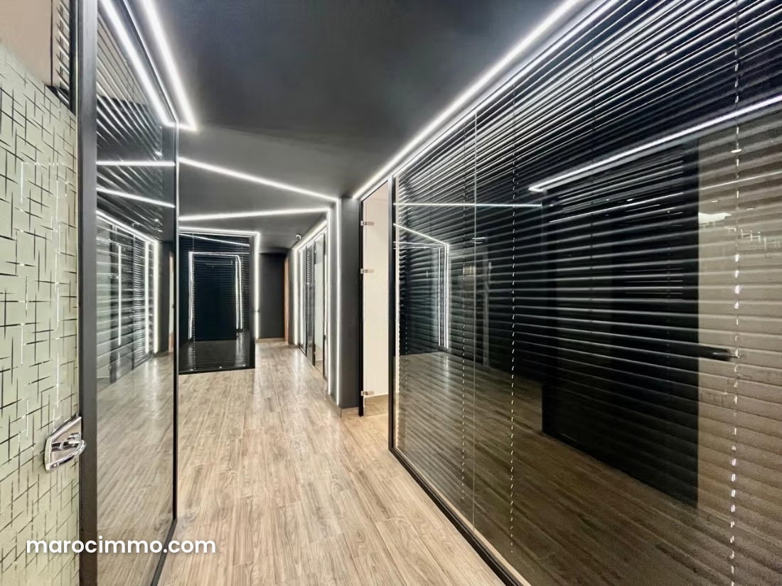 Bureau 30 m² au Centre Ville de Casablanca avec garage — Casablanca