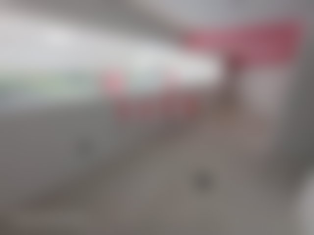 محل تجاري بواجهة بارزة للإيجار في حي الزيراوي بالدار البيضاء — 5