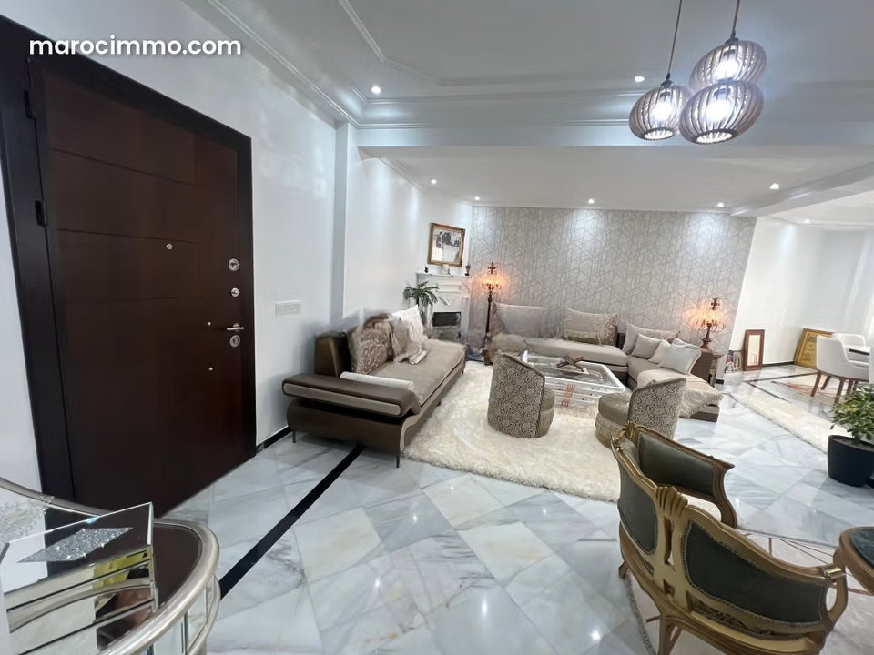 Vente d'un bel appartement en Hassan Centre Ville. 3 belles chambres. Ascenseur
