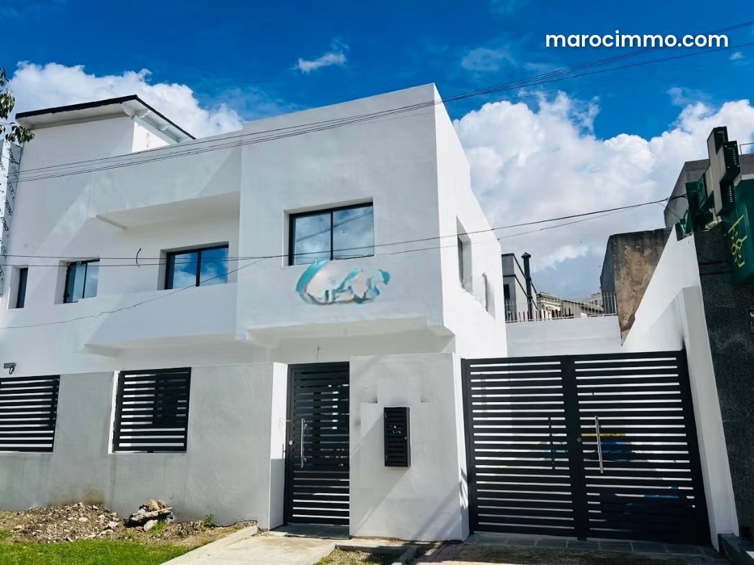 267 sqm office over 3 levels for rent in the Moujahidine district, Tangier — Tangier