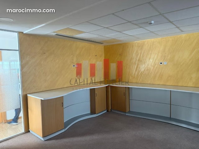 Coup de fusil Immeuble professionnel de 1800m2 refait à neuf La colline — 4