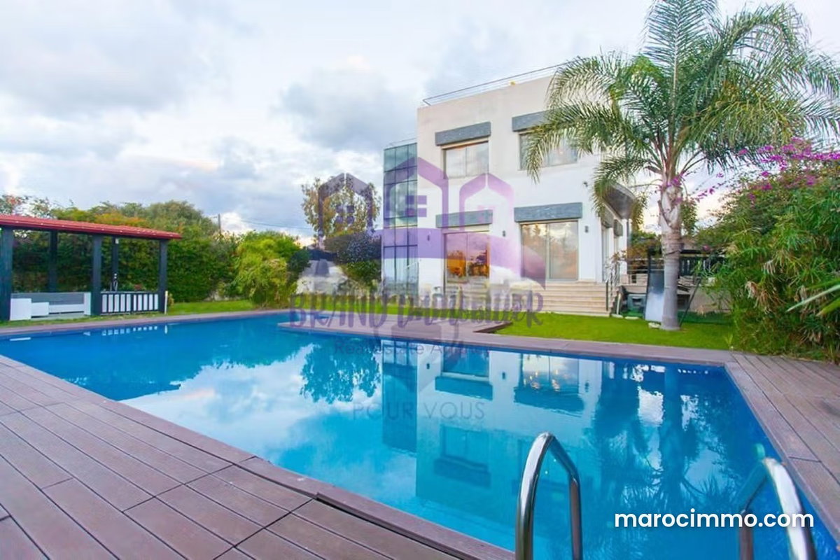Belle villa de 1040m² à vendre à TANGER Jebilat