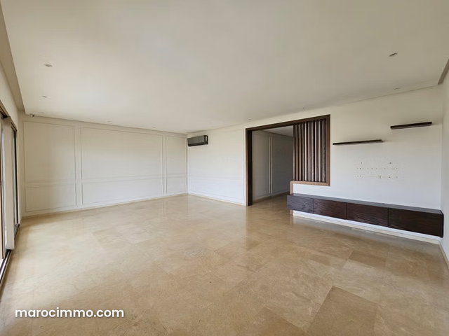 T4 vacant 162m² – last floor – 3 bedrooms person — 3