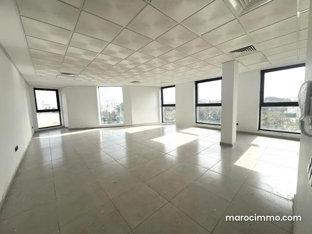 Bureau de 74m2 au quartier Maarif Ghandi — 2