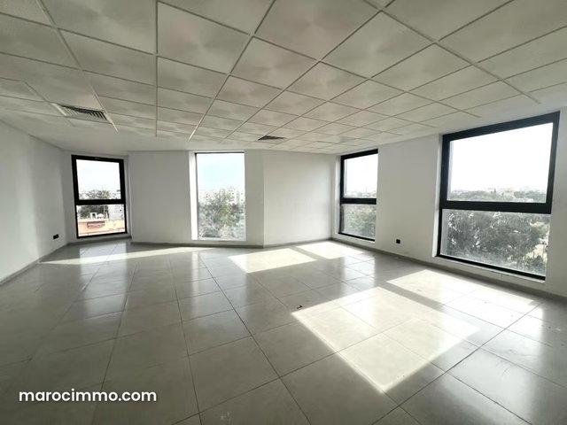 Bureau de 74m2 au quartier Maarif Ghandi — 4