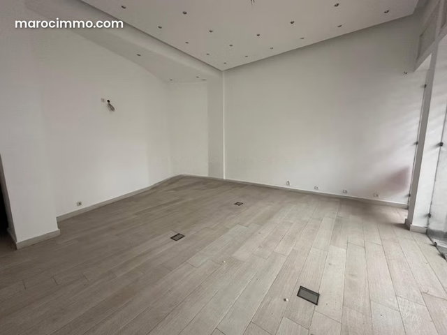 Commercial Space for Rent in Palmier — 2