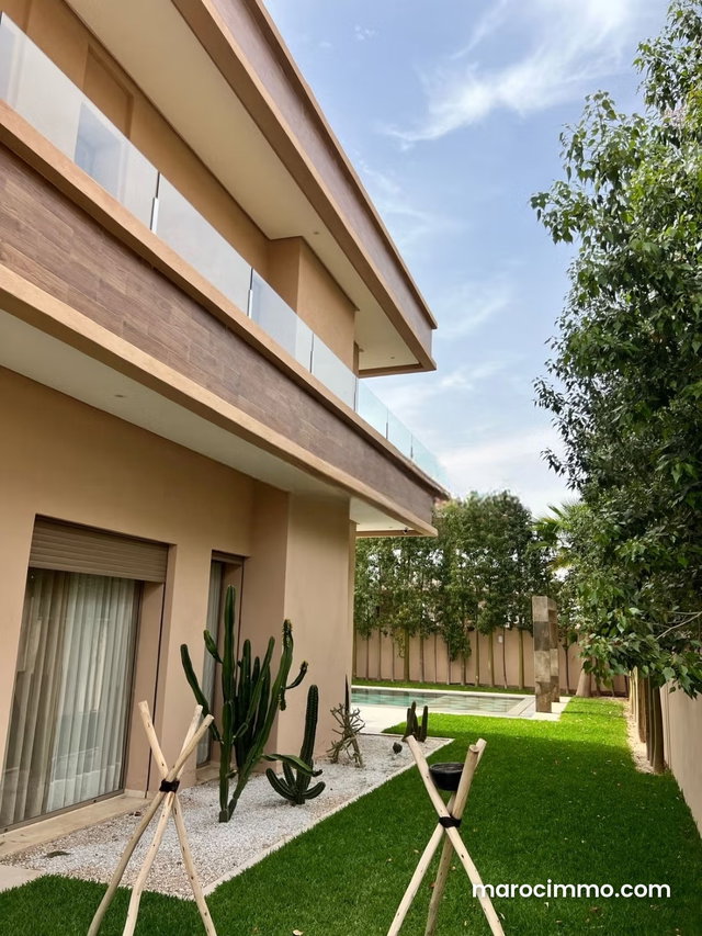 Magnifique villa à vendre à Argan golf de Tahanaout. Surface de 470 m². 3 facade plus 1400 jardin — 2