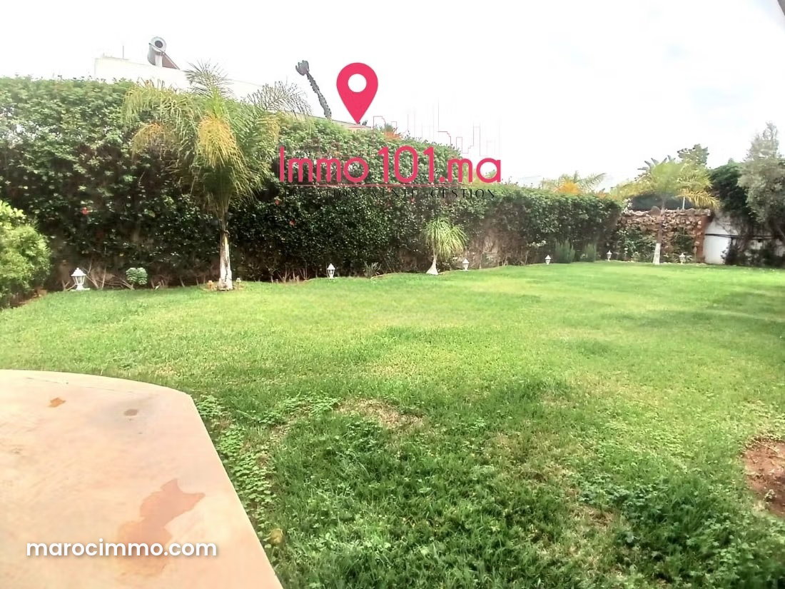 Villa 400 m² avec jardin et vue vallée, El Menzeh — El Menzeh