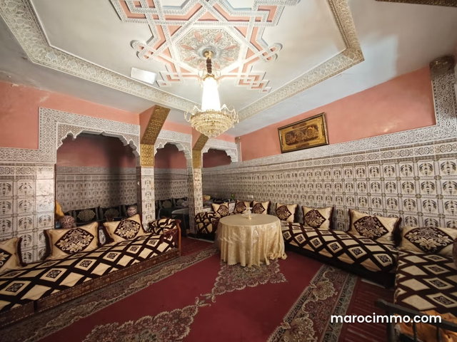 Prime Location. Riad and Commercial Space — 2