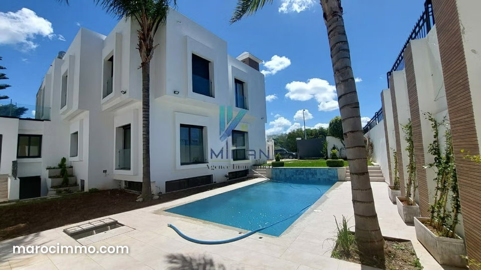 Magnifique Villa avec Piscine En Vente à Jbel Kbir
