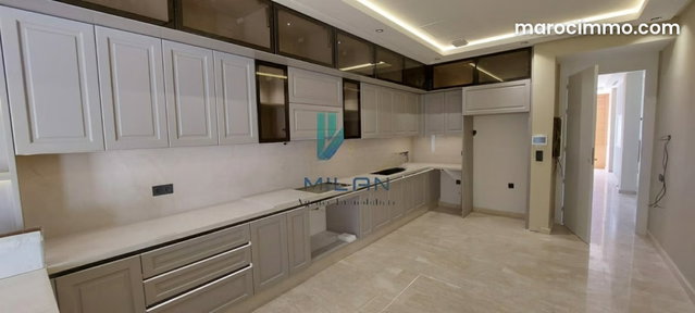 Magnifique Villa avec Piscine En Vente à Jbel Kbir — 5