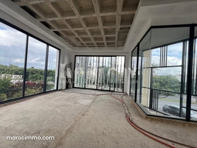 A louer villa usage commercial 850m² utile ANFA — 5