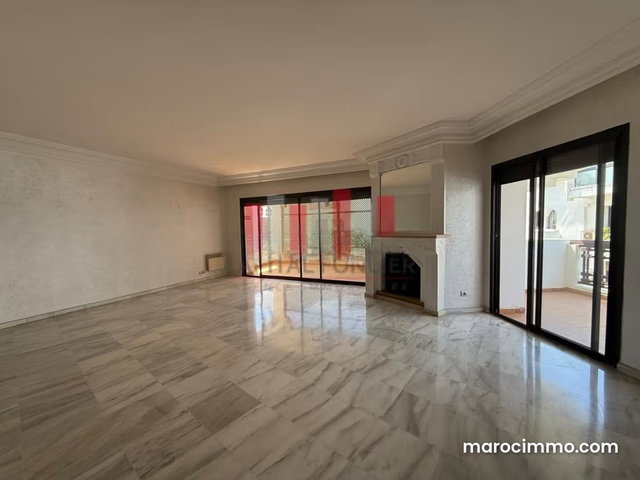 Location d'un appartement à Maârif. 4 chambres. Meublé — 4