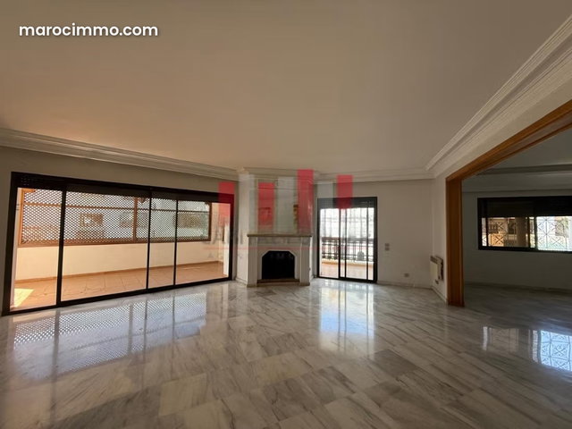 Location d'un appartement à Maârif. 4 chambres. Meublé — 5