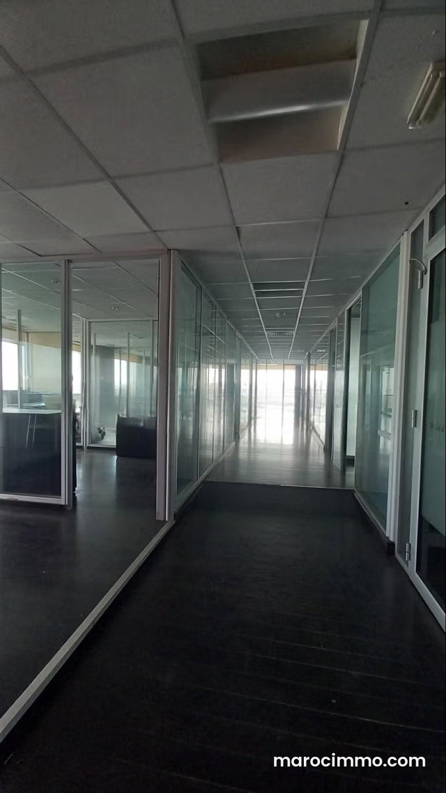 Office for Rent 660m2 in Racine — 2