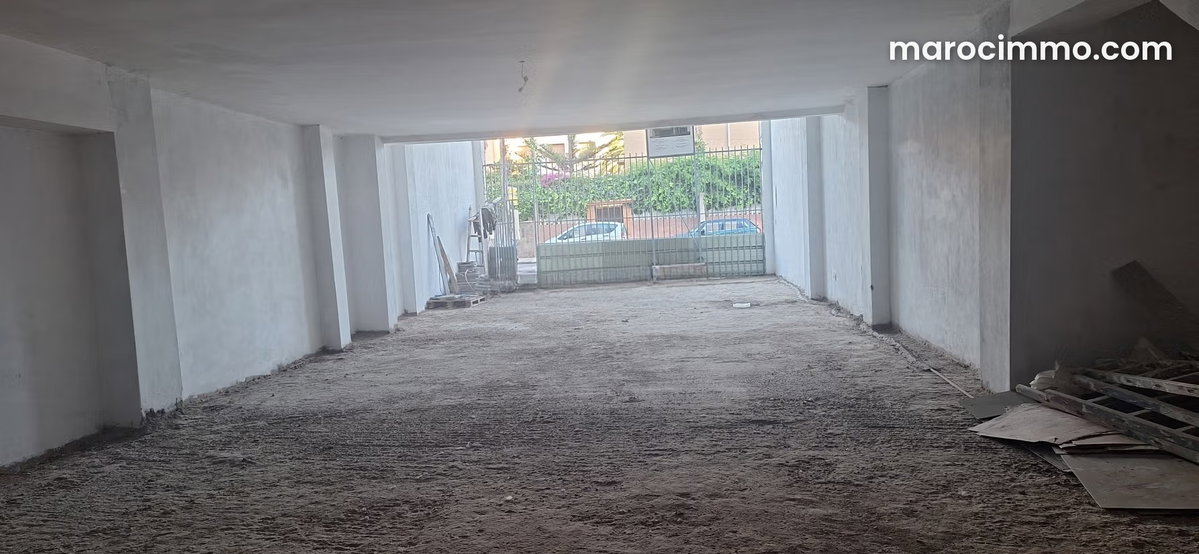 Rent this commercial space in Franceville. Total area 288 m²