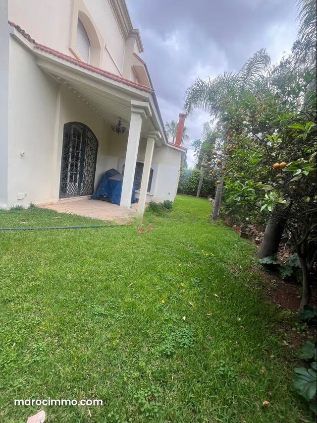 Well-Lit, 716 m2 Corner Villa for Sale in Mandarona. 10 Large Rooms — Casablanca
