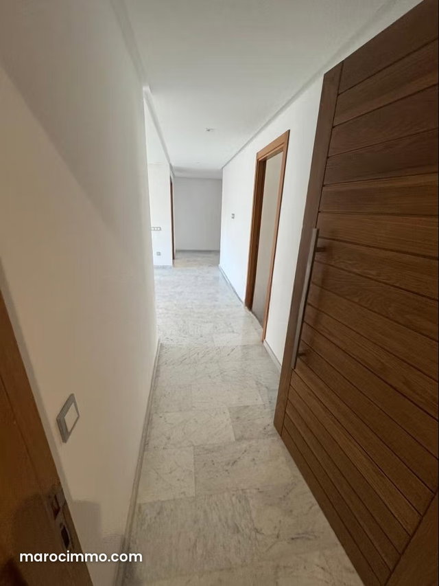 Bel appartement à vendre à Les Hôpitaux. Superficie 116 m². Système de parabole et résidence sécurisée — 2