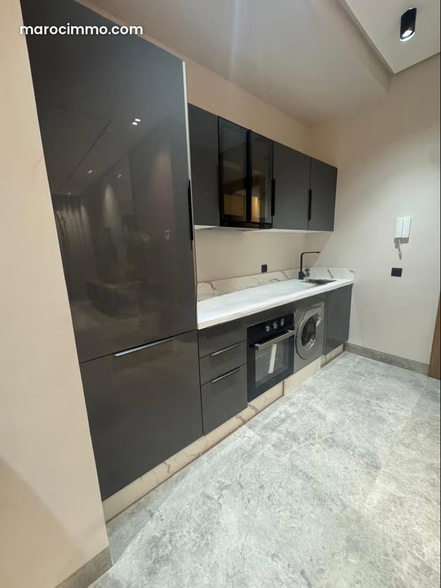 Vente d'un bel appartement à cfc. Superficie 55 m². Ascenseur et places de parking — 2