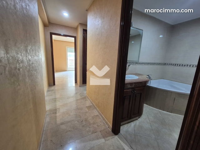 Appartement à Vendre de 222.0 m² à Casablanca, Plateau — 2