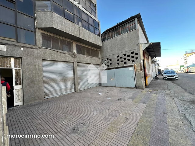 Local commercial à Louer de 1630.0 m² à Casablanca, Ibn Tachfine — 4