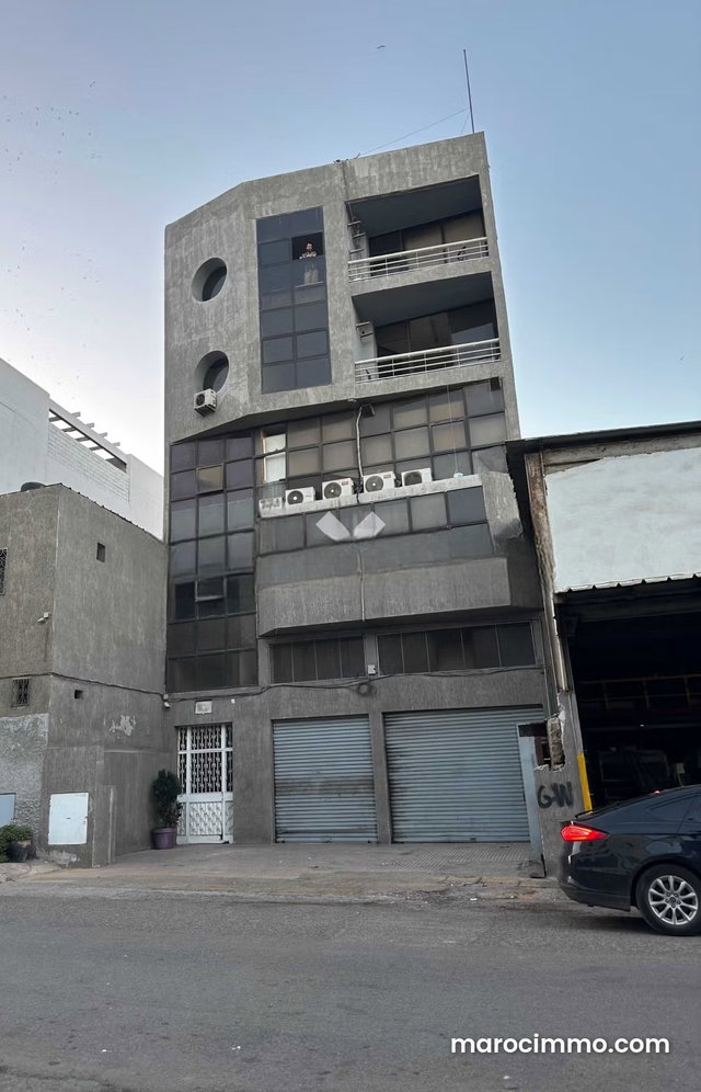 Local commercial à Louer de 1630.0 m² à Casablanca, Ibn Tachfine — 2