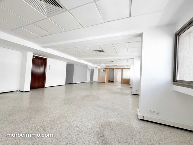 Bureau à Louer de 200.0 m² à Casablanca, Quartier Avenue Des Far — 3