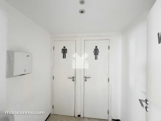 Bureau à Louer de 200.0 m² à Casablanca, Quartier Avenue Des Far — 2