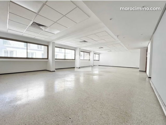 Bureau à Louer de 200.0 m² à Casablanca, Quartier Avenue Des Far — 5