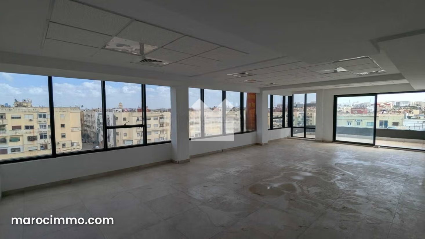 Bureau 82 m² au 5e étage avec triple façade à Oulfa Casablanca — Casablanca