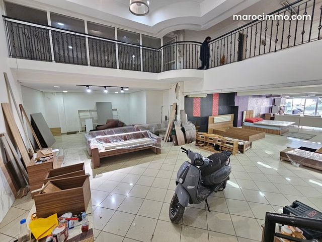 Local commercial 270m² top emplacement — 2