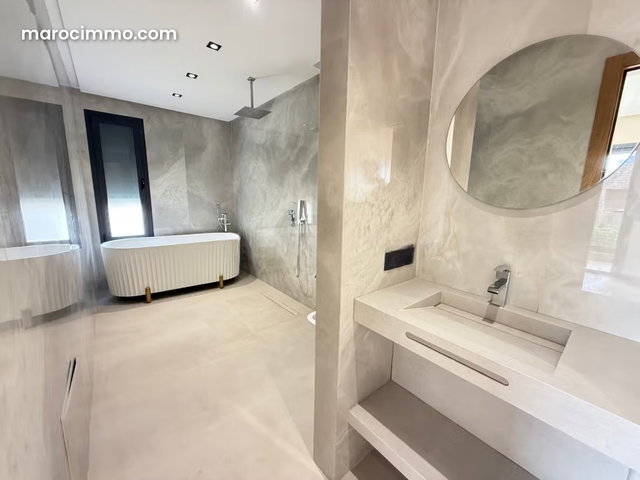 Villa Neuve à Vendre – Golf Noria Marrakech, 5 Suites, Piscine Design & Rooftop, à 10 min du Morocco Mall — 3